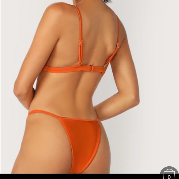 Bikini - Picture 2 of 3